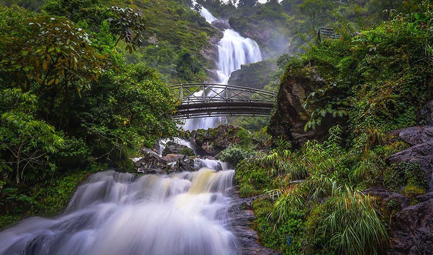 silver-waterfall-sapa-vietnam